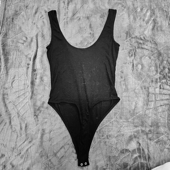 Ribbed Low Scoop Neck Bodysuit (Thong) - Picture 3 of 3